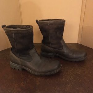 UGG Hartsville 5626 brown sheepskin boots